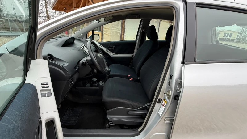 Toyota Yaris 1.0/69кс/EURO 4/НОВ ВНОС ОТ ИТАЛИЯ, снимка 12 - Автомобили и джипове - 52874545