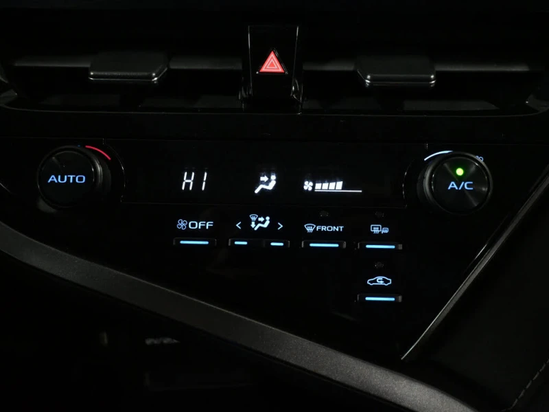 Toyota Camry SE* FWD* АвтоКредит* (Цена до БГ), снимка 15 - Автомобили и джипове - 53417404