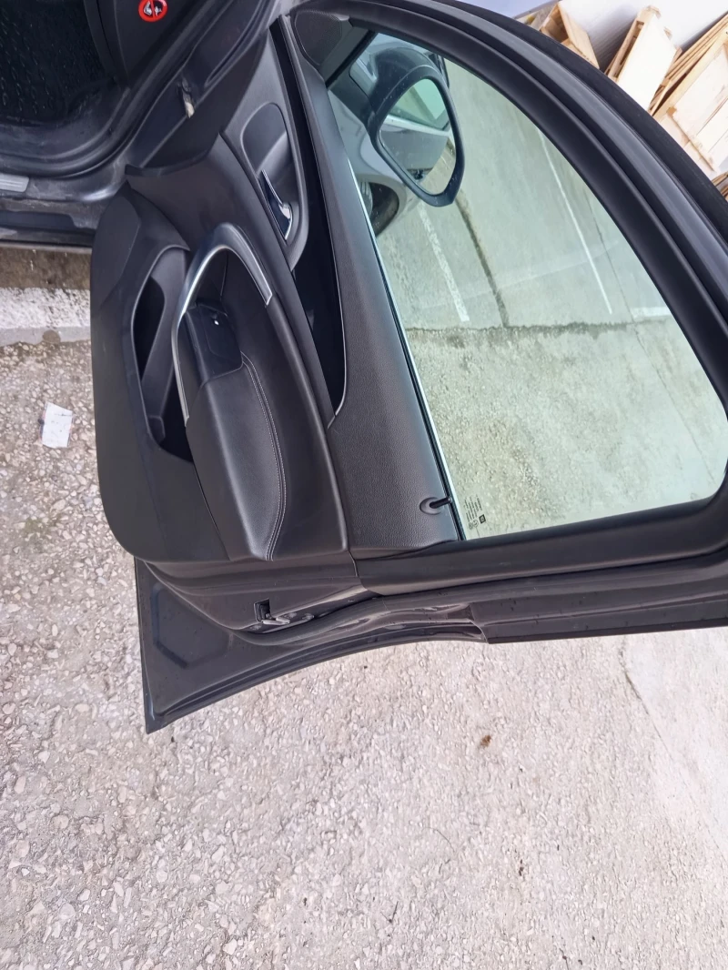 Opel Insignia Sport tourier, снимка 8 - Автомобили и джипове - 53439004