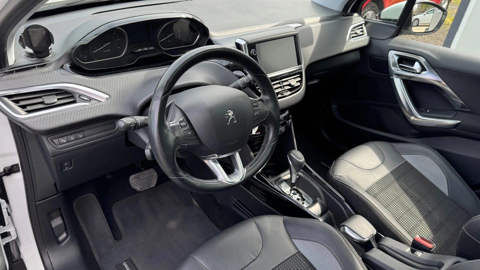 Peugeot 2008 Автоматик, Внос Швейцария! Навигация, PDC, Камера, - изображение 10