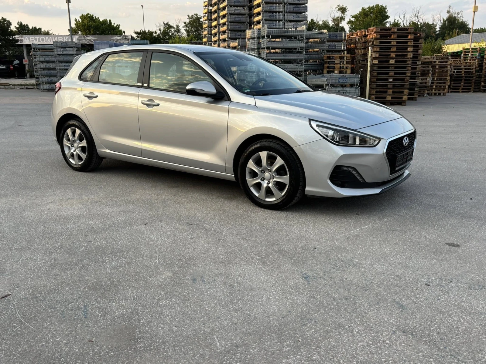 Hyundai I30 1.4 бензин 100к.с навигация euro6 - изображение 3