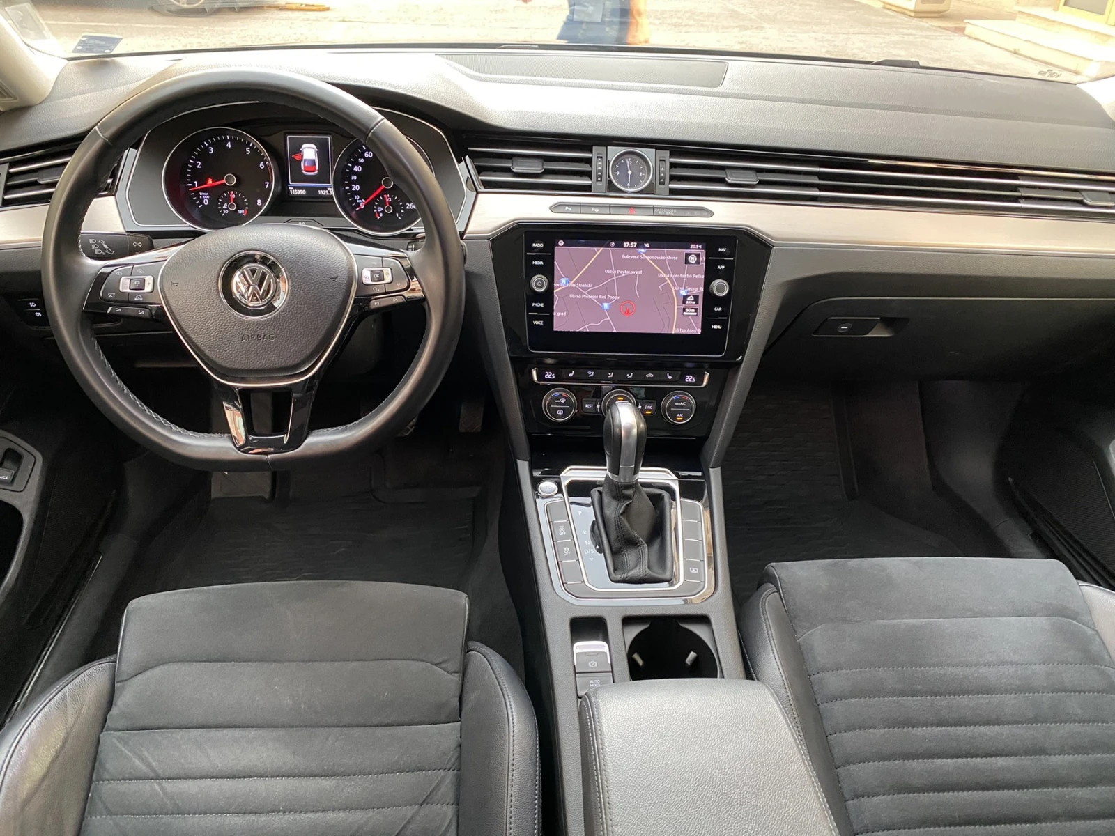 VW Passat 1.8 TSI / Highline / Led /ACC/Българска - изображение 9