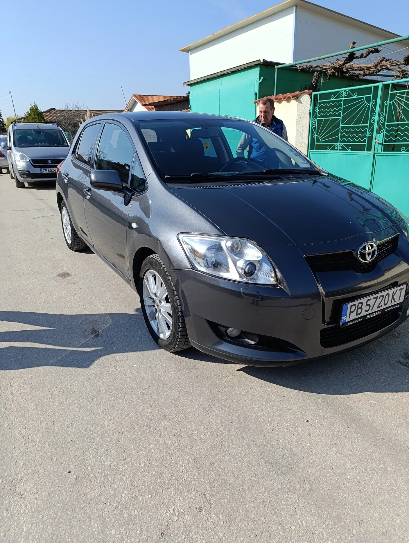Toyota Auris, снимка 2 - Автомобили и джипове - 53991869