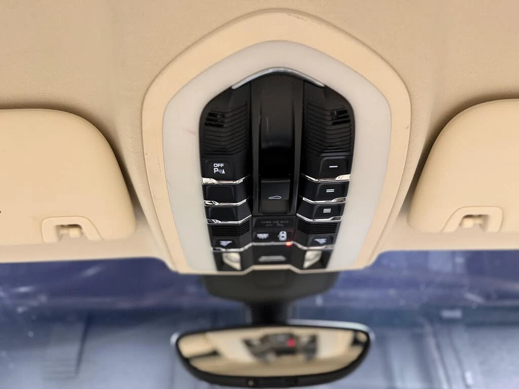 Porsche Panamera 4S* AWD* BOSE* ПАНО* ПОДГРЕВ* КАМЕРА* , снимка 10 - Автомобили и джипове - 54045659