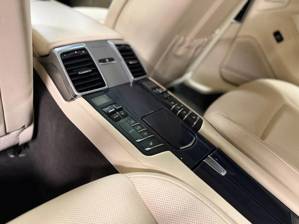 Porsche Panamera 4S* AWD* BOSE* ПАНО* ПОДГРЕВ* КАМЕРА* , снимка 12 - Автомобили и джипове - 54045659