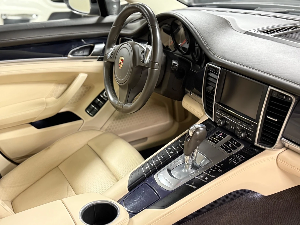Porsche Panamera 4S* AWD* BOSE* ПАНО* ПОДГРЕВ* КАМЕРА* , снимка 7 - Автомобили и джипове - 54045659