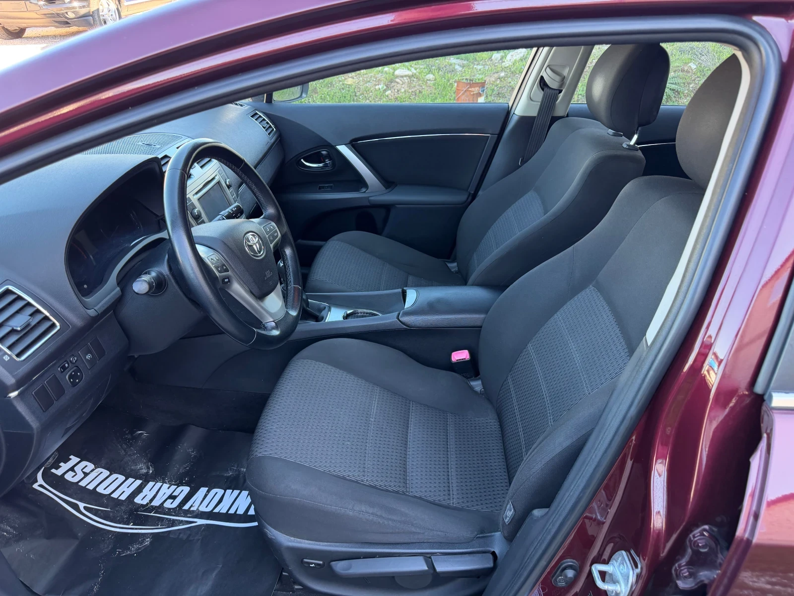 Toyota Avensis 2.0 FACE, снимка 9 - Автомобили и джипове - 54138526