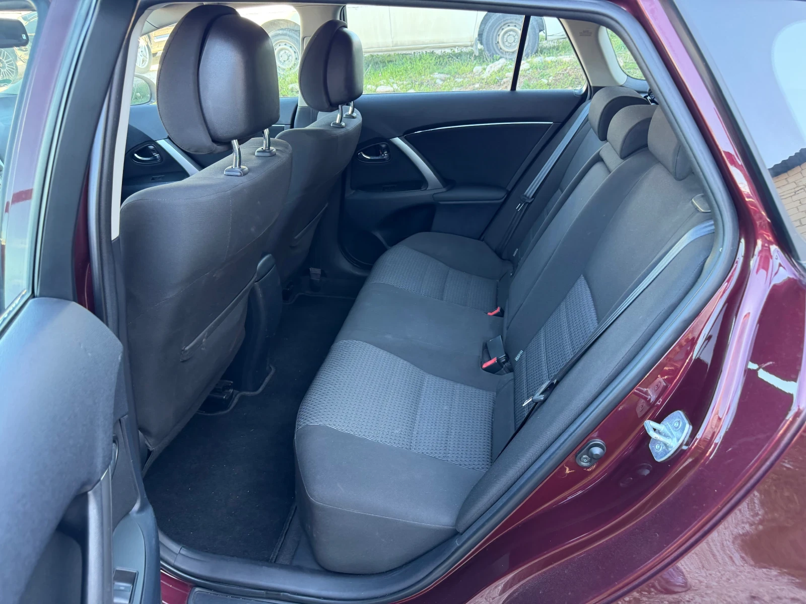 Toyota Avensis 2.0 FACE, снимка 10 - Автомобили и джипове - 54138526