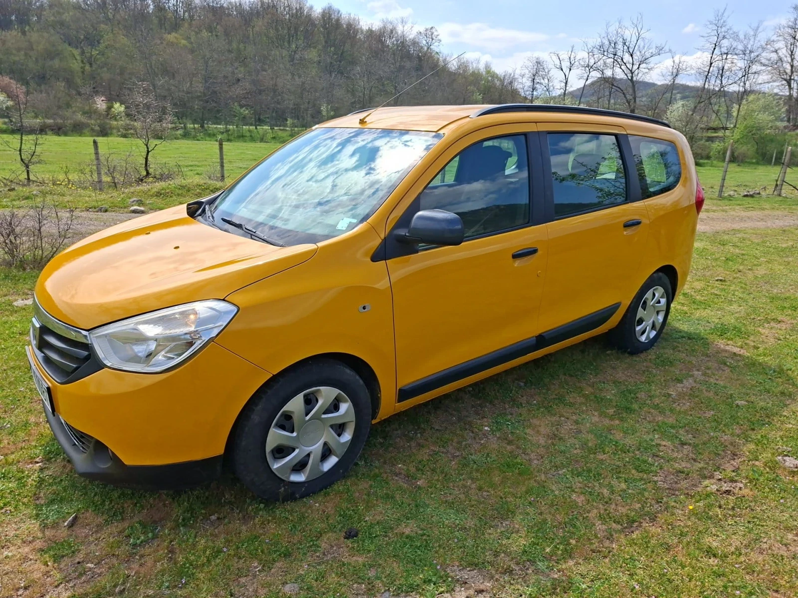 Dacia Lodgy, снимка 2 - Автомобили и джипове - 54269873