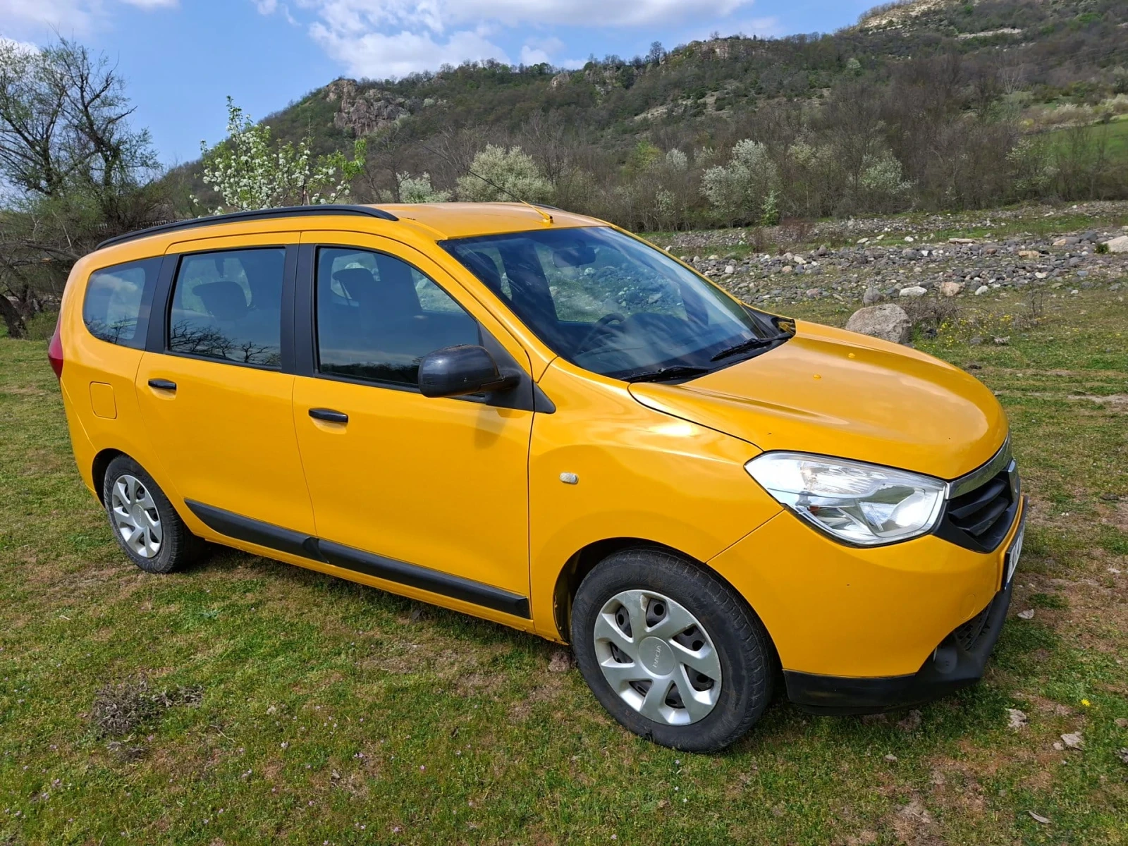 Dacia Lodgy, снимка 3 - Автомобили и джипове - 54269873