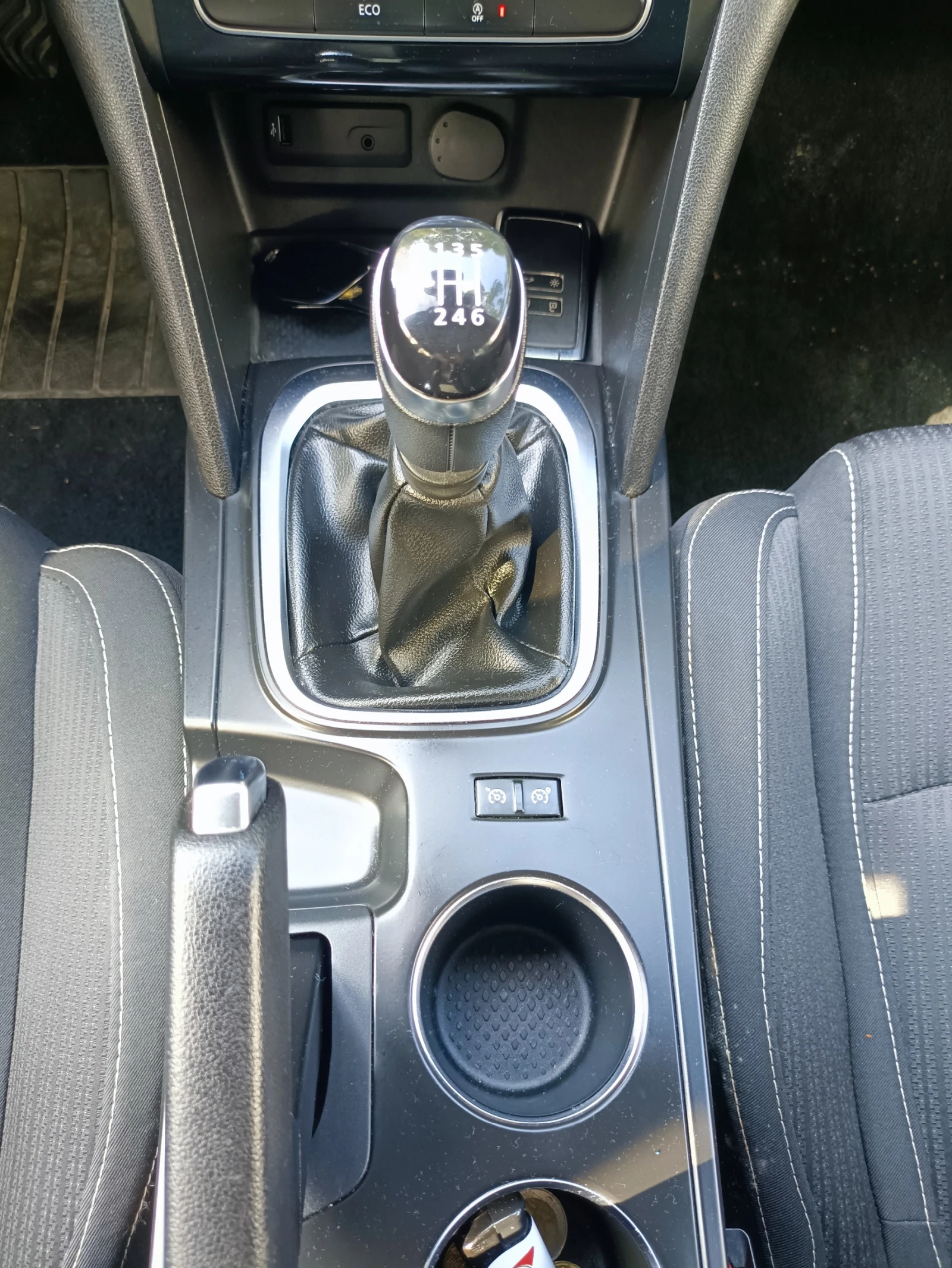 Renault Megane, снимка 15 - Автомобили и джипове - 54490074