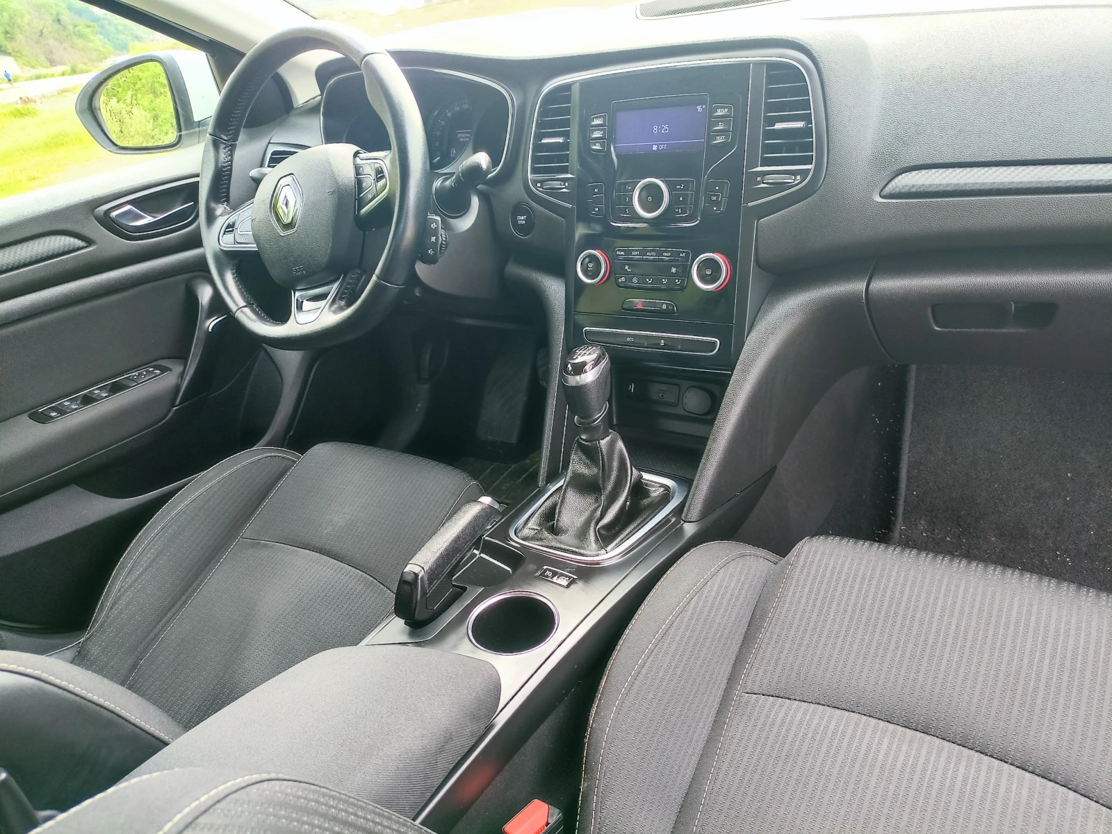 Renault Megane, снимка 11 - Автомобили и джипове - 54490074