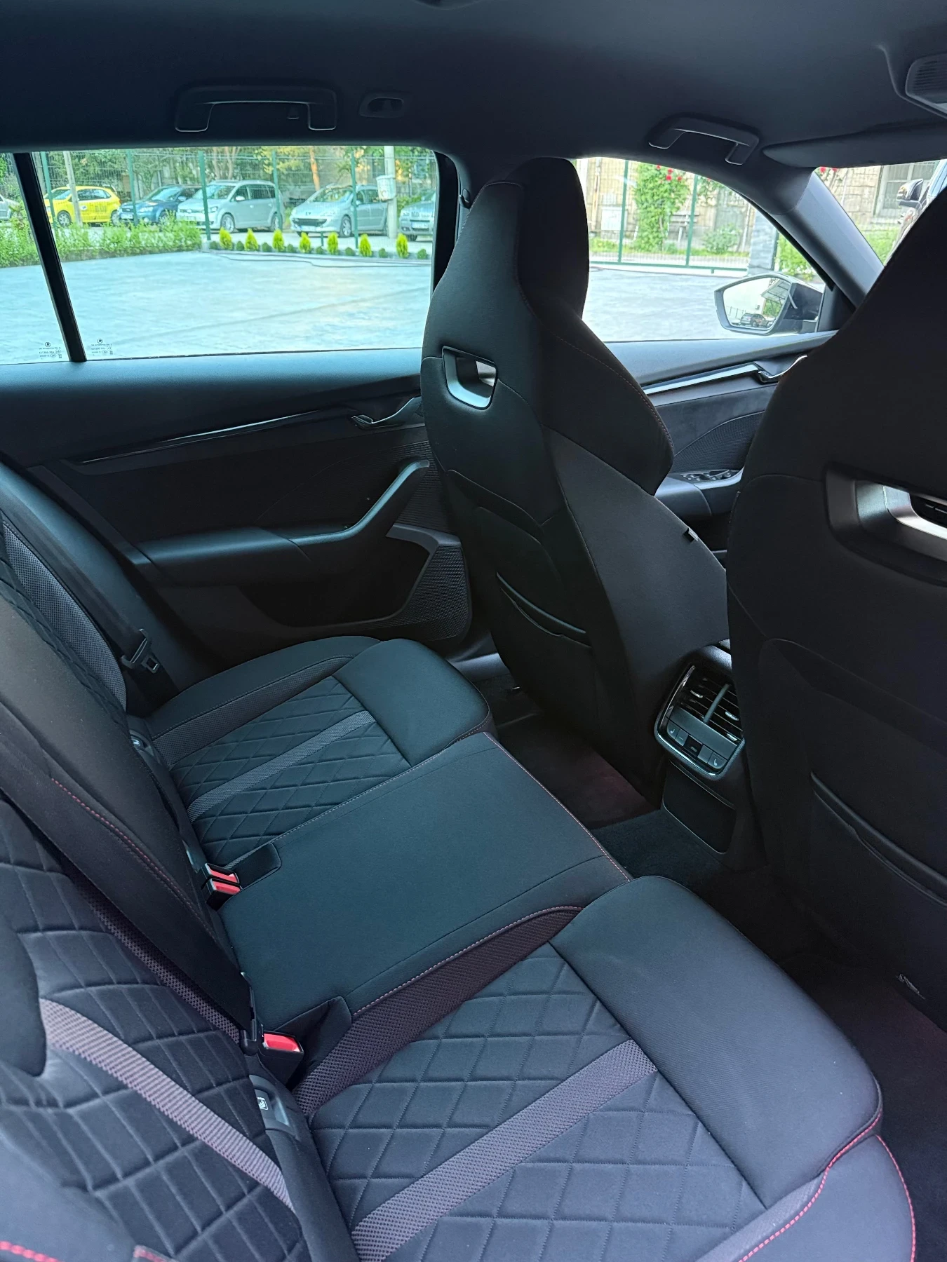 Skoda Octavia RS* 2.0TDI* Matrix* Full* 4x4* DSG* Hud* Facelft* , снимка 15 - Автомобили и джипове - 54609779