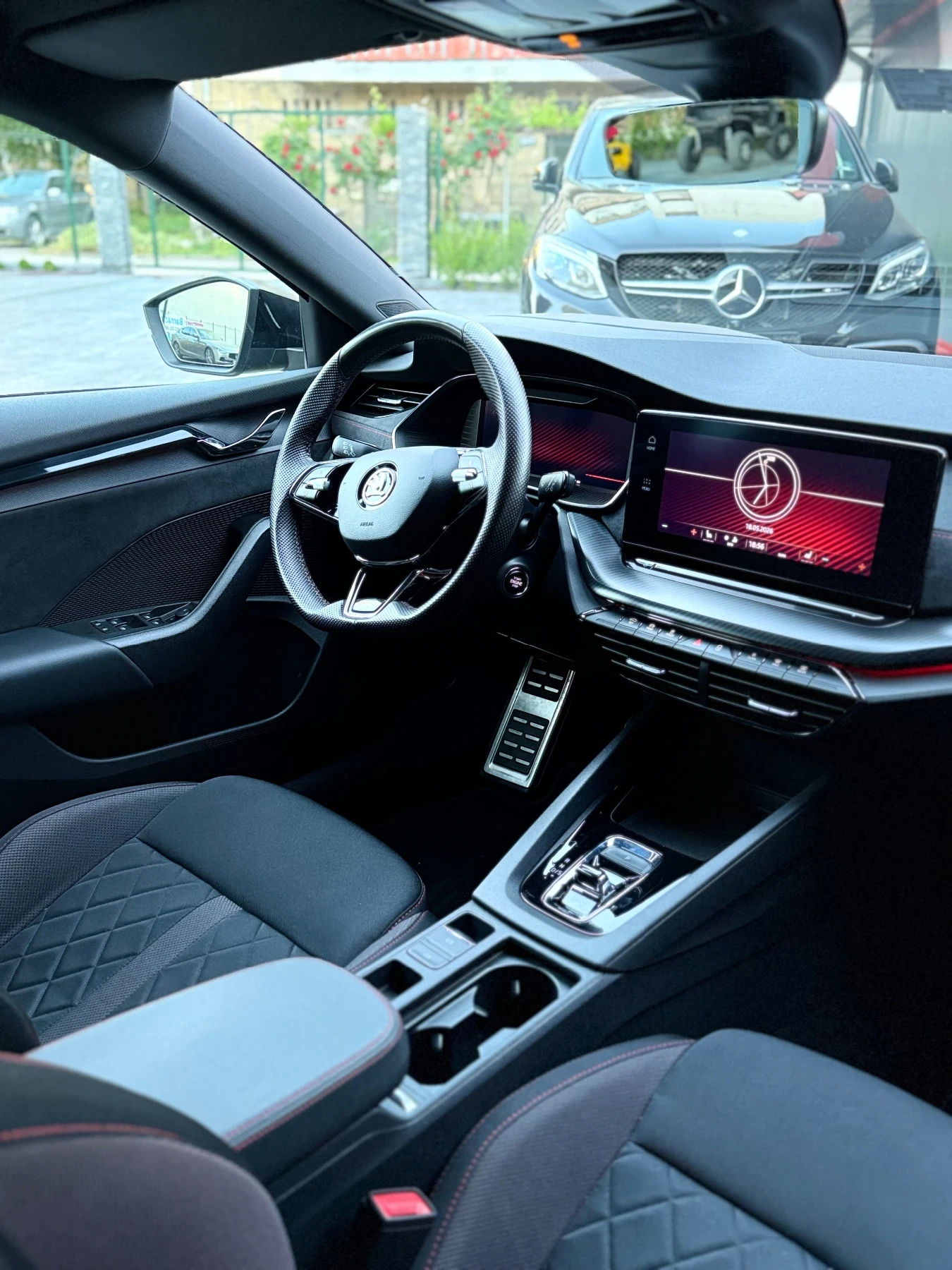 Skoda Octavia RS* 2.0TDI* Matrix* Full* 4x4* DSG* Hud* Facelft* , снимка 12 - Автомобили и джипове - 54609779