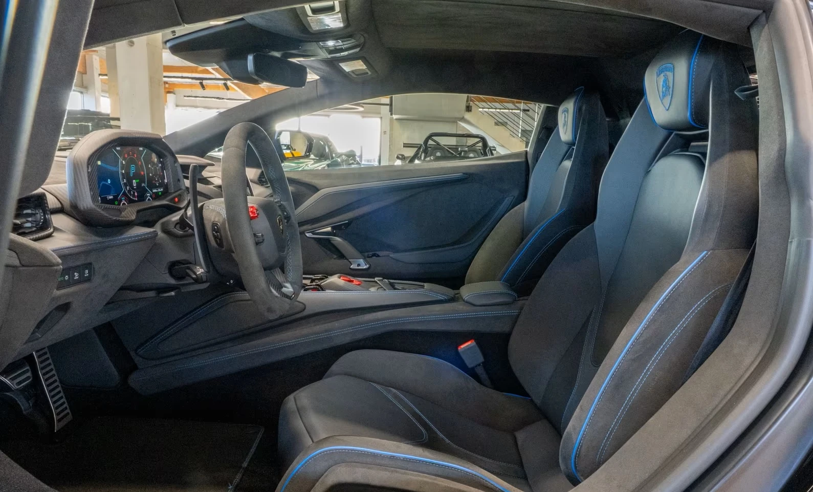 Lamborghini Revuelto V12 , снимка 8 - Автомобили и джипове - 54966612