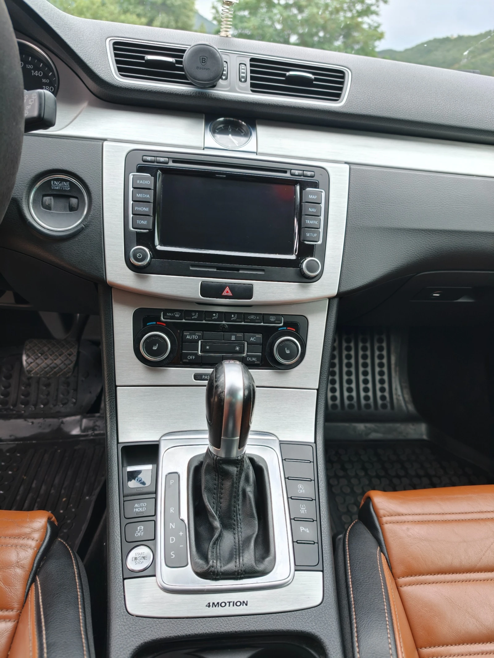 VW Passat 2.0 TDI 4motion, снимка 11 - Автомобили и джипове - 55123489