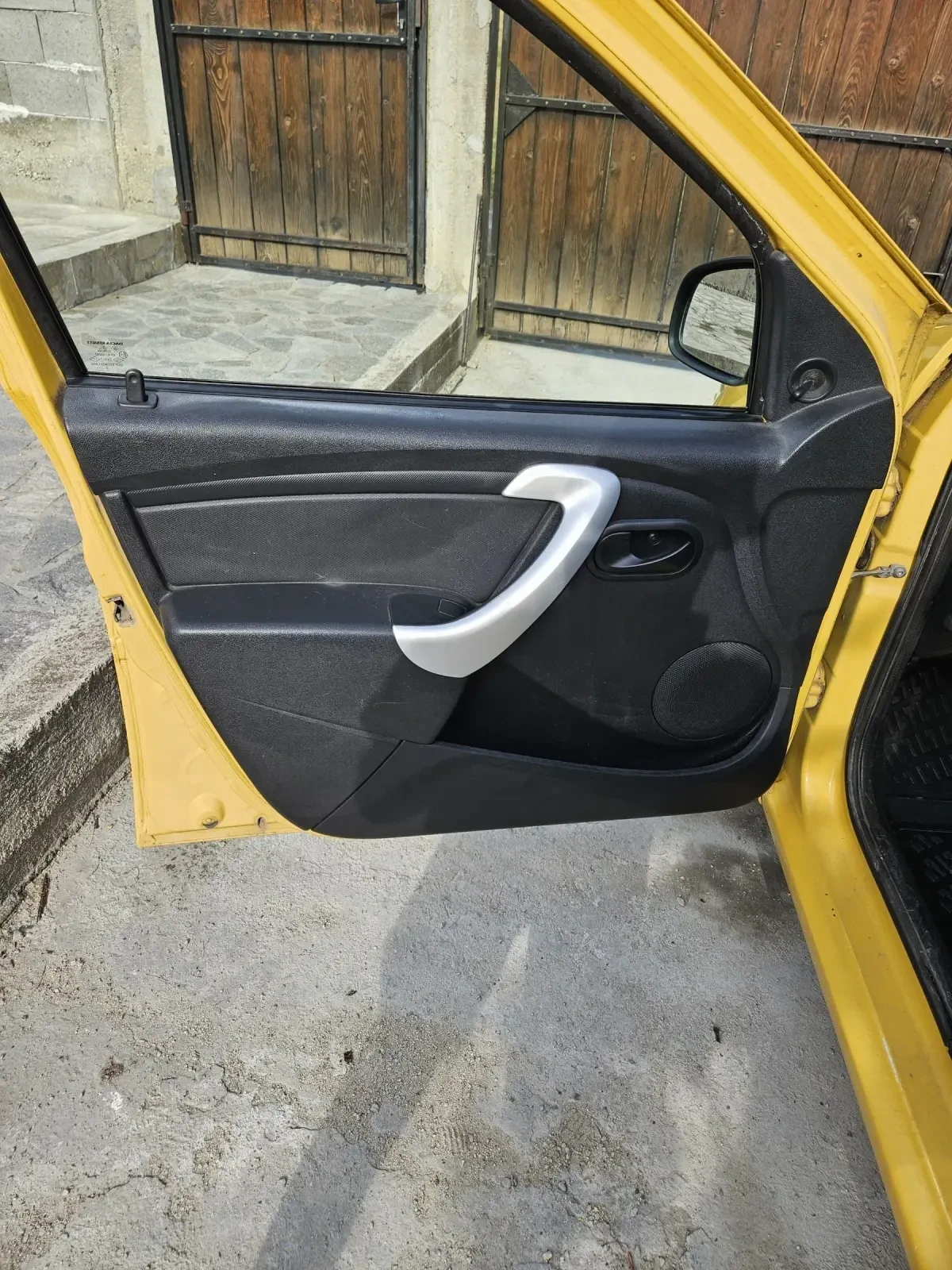 Dacia Logan, снимка 10 - Автомобили и джипове - 55245648