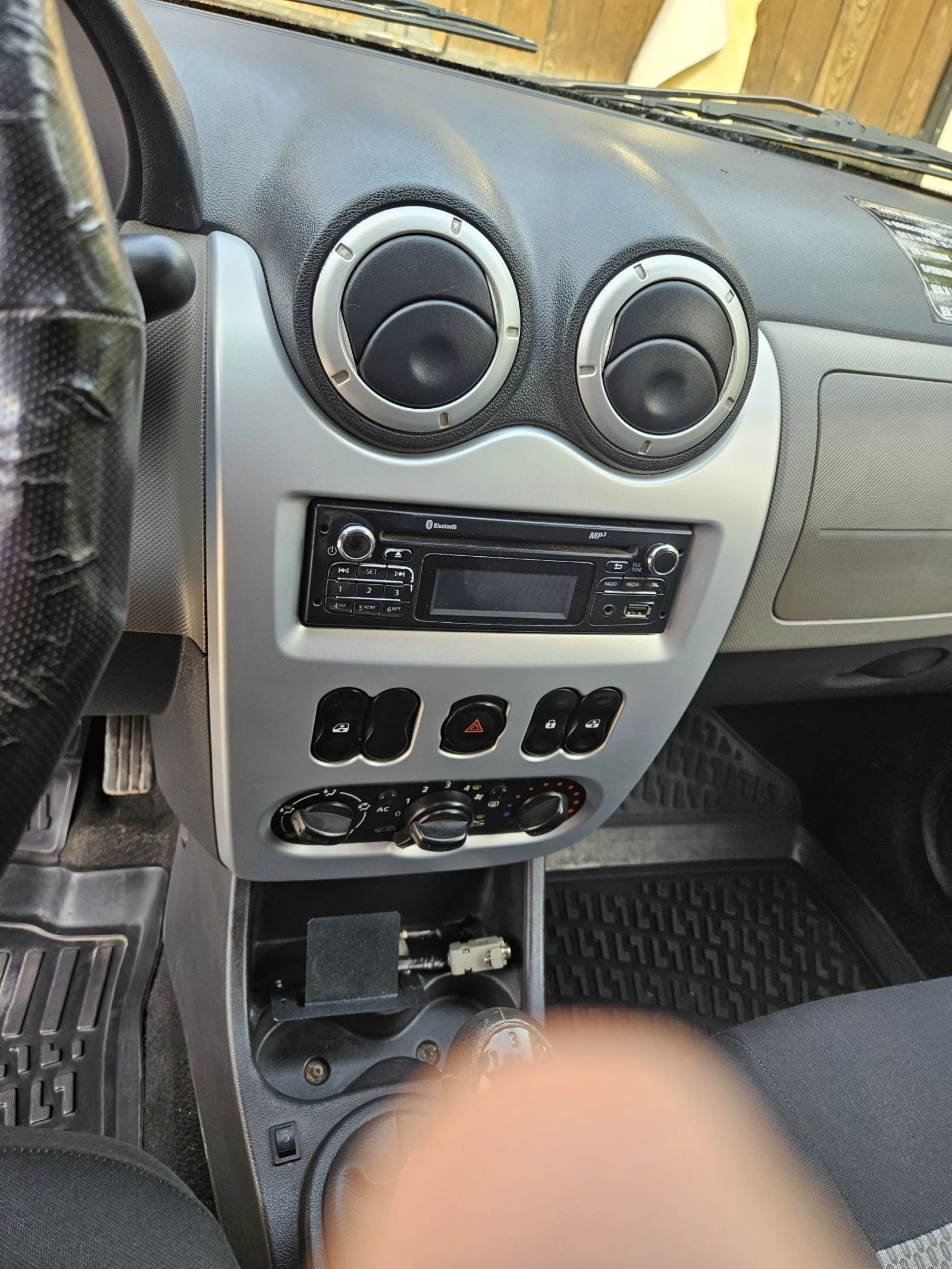 Dacia Logan, снимка 7 - Автомобили и джипове - 55245648
