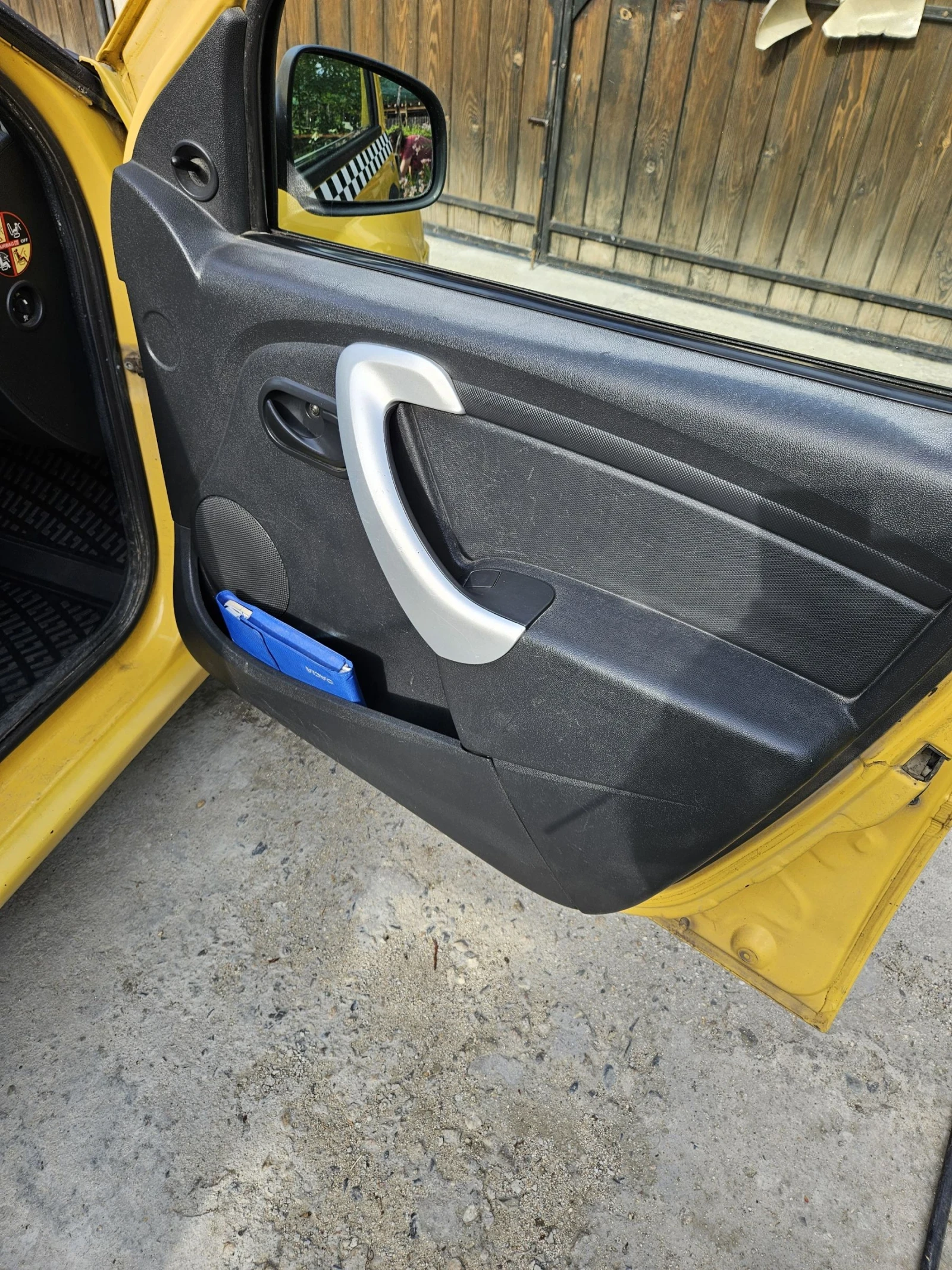 Dacia Logan, снимка 9 - Автомобили и джипове - 55245648