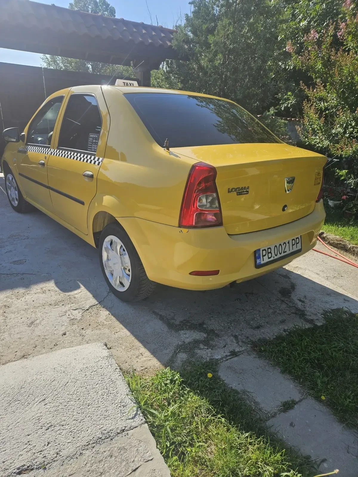 Dacia Logan, снимка 6 - Автомобили и джипове - 55245648
