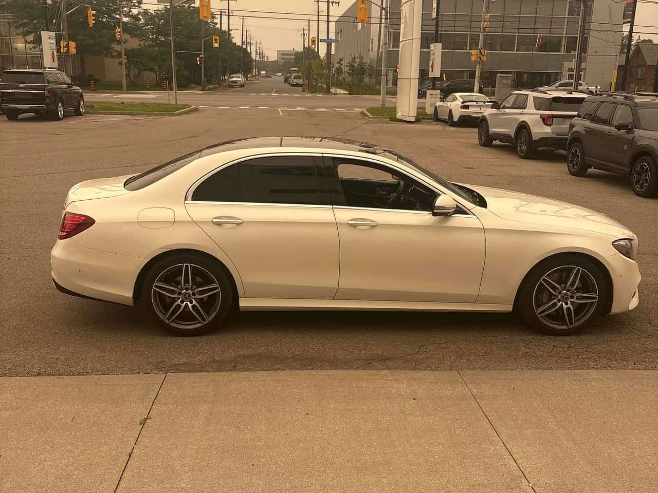 Mercedes-Benz E 300 4MATIC * AMG PACK* ���������* 360 ������* BURMASTE | Mobile.bg � ����������� 4