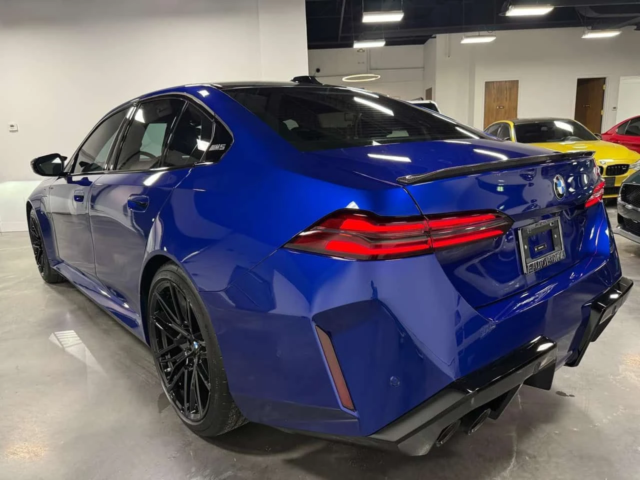 BMW M5 * Sedan * CARFAX * БЕЗ ПЪРВОНАЧАЛНА ВНОСКА, снимка 2 - Автомобили и джипове - 55343798
