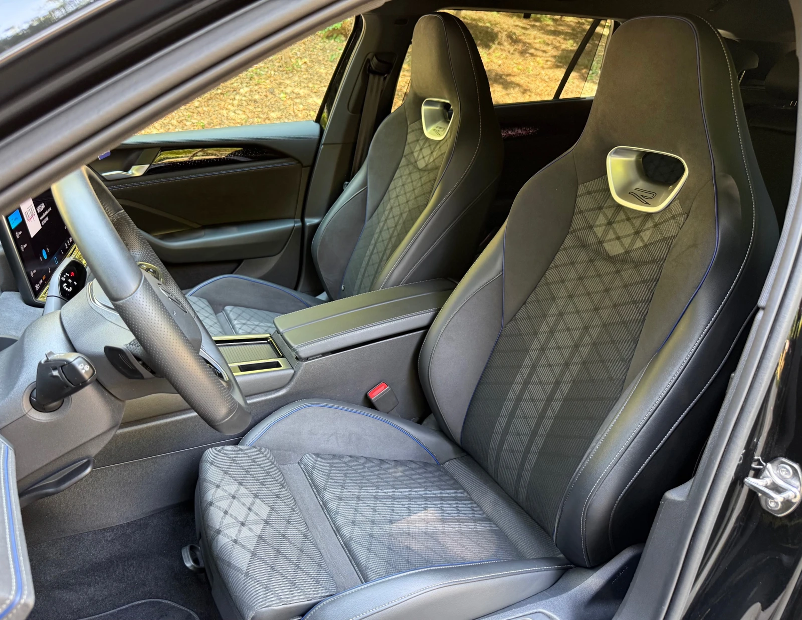 VW Passat 2.0TDI* R-LINE* ГАРАНЦИЯ* IQ* DIST* CAM* FULL, снимка 9 - Автомобили и джипове - 55626180