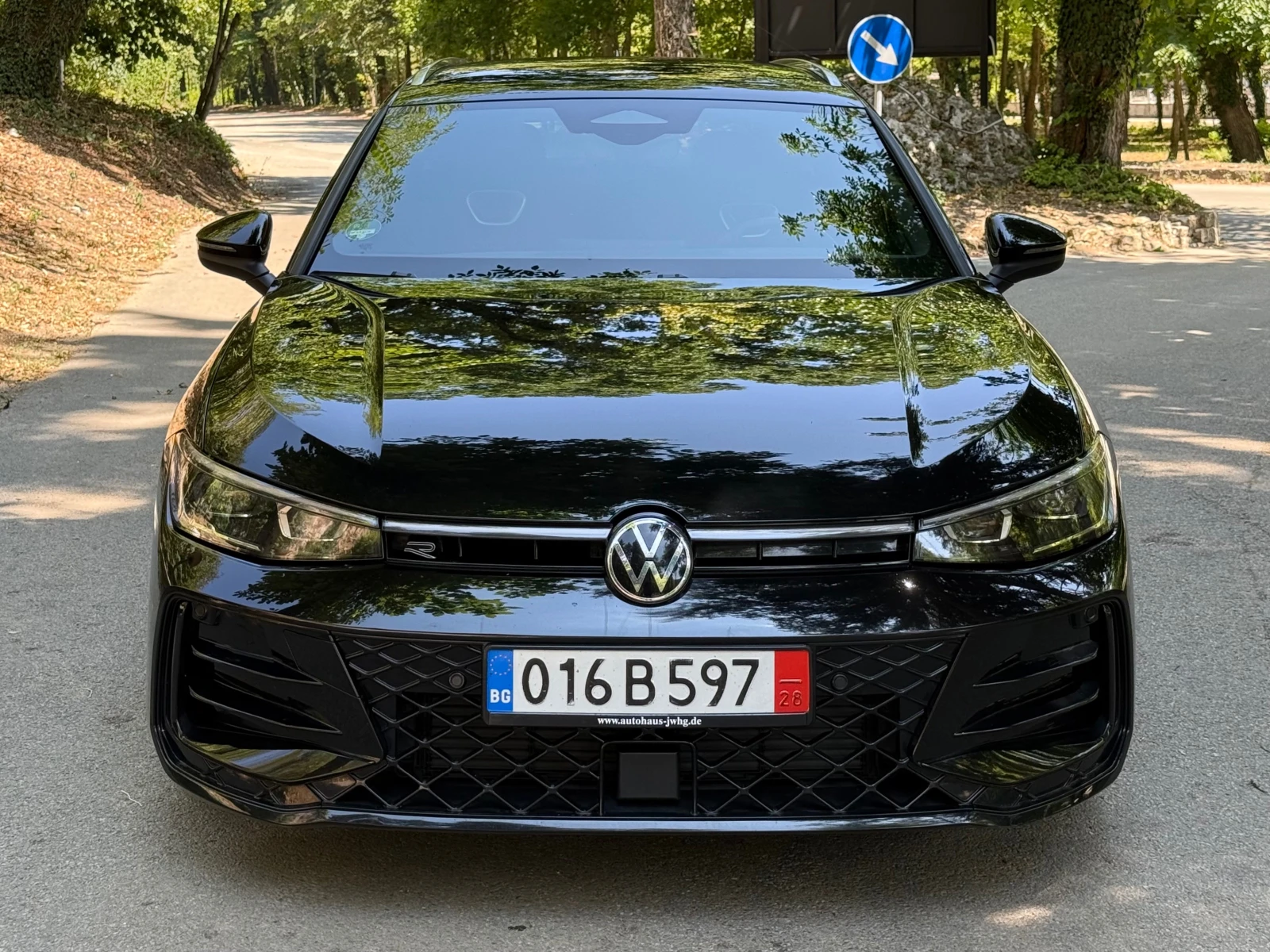 VW Passat 2.0TDI* R-LINE* ГАРАНЦИЯ* IQ* DIST* CAM* FULL, снимка 2 - Автомобили и джипове - 55626180