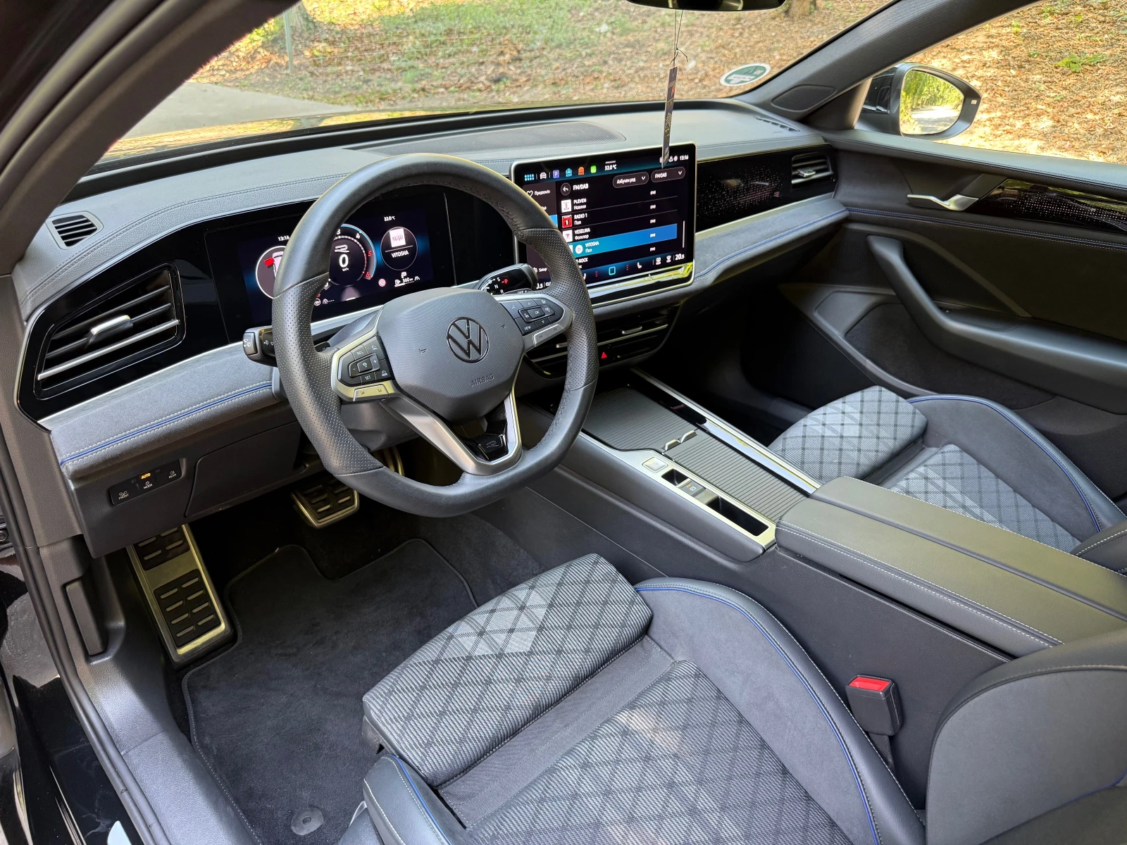 VW Passat 2.0TDI* R-LINE* ГАРАНЦИЯ* IQ* DIST* CAM* FULL, снимка 6 - Автомобили и джипове - 55626180