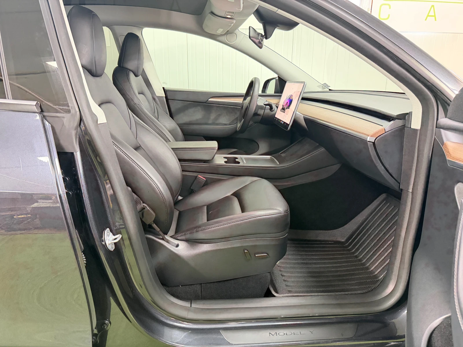 Tesla Model Y 2024 * 23 148km* Dual Motor * Long Range* , снимка 10 - Автомобили и джипове - 55749567