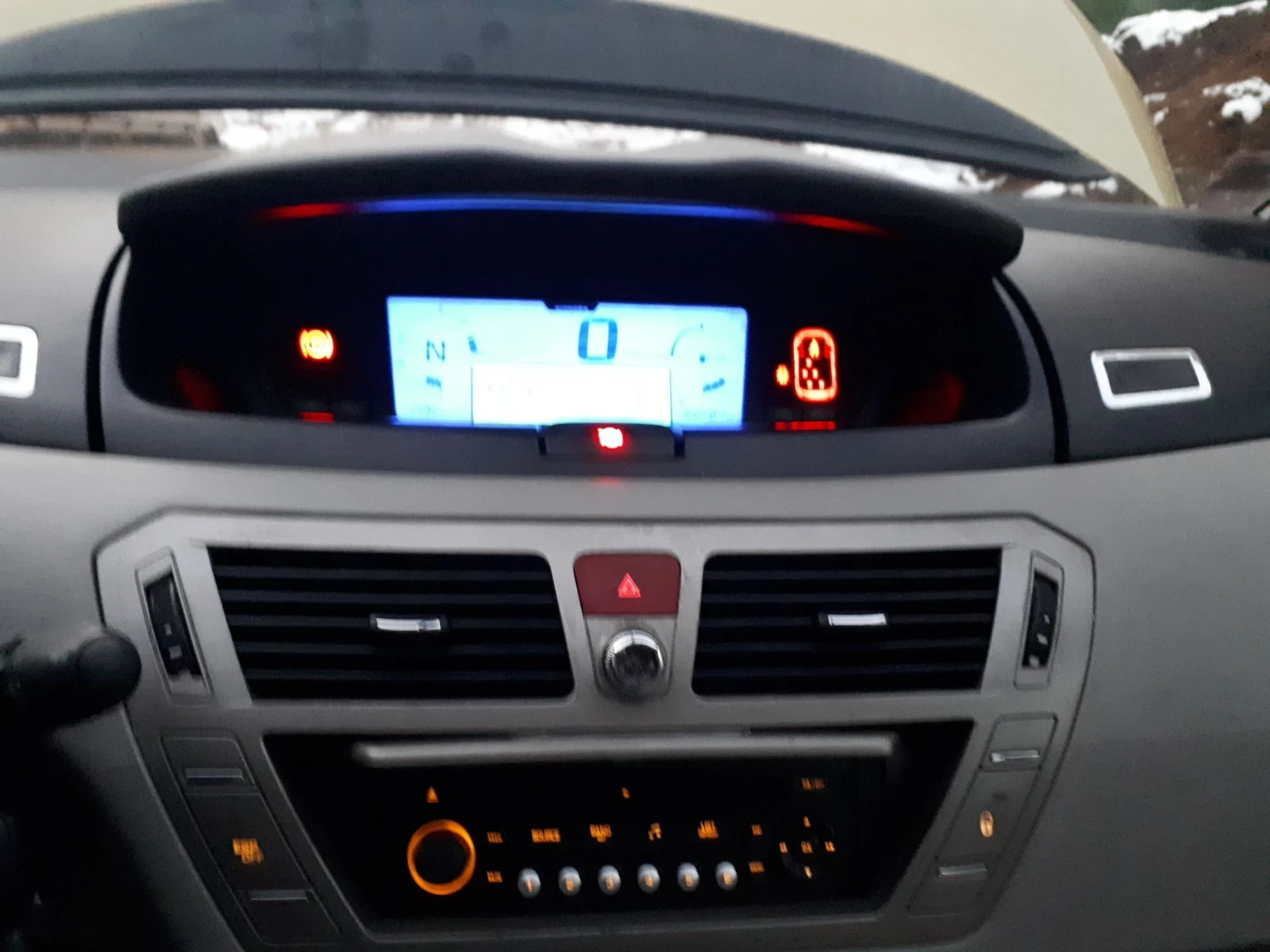 Citroen Grand C4 Picasso, снимка 9 - Автомобили и джипове - 56201965