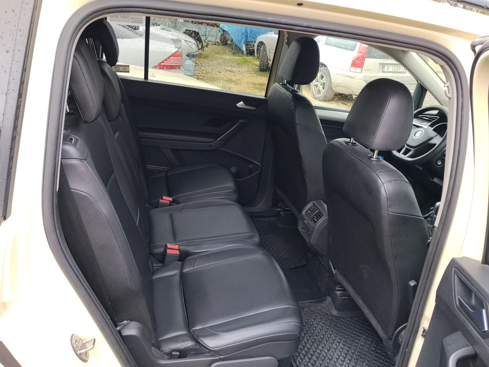 VW Touran, снимка 9 - Автомобили и джипове - 56725759