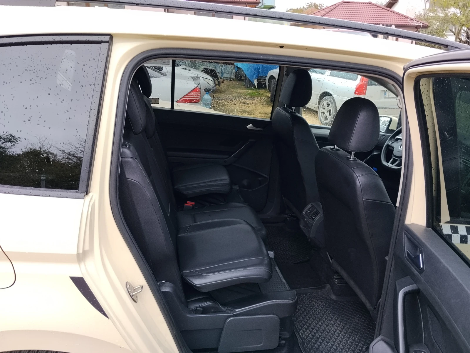 VW Touran, снимка 8 - Автомобили и джипове - 56725759