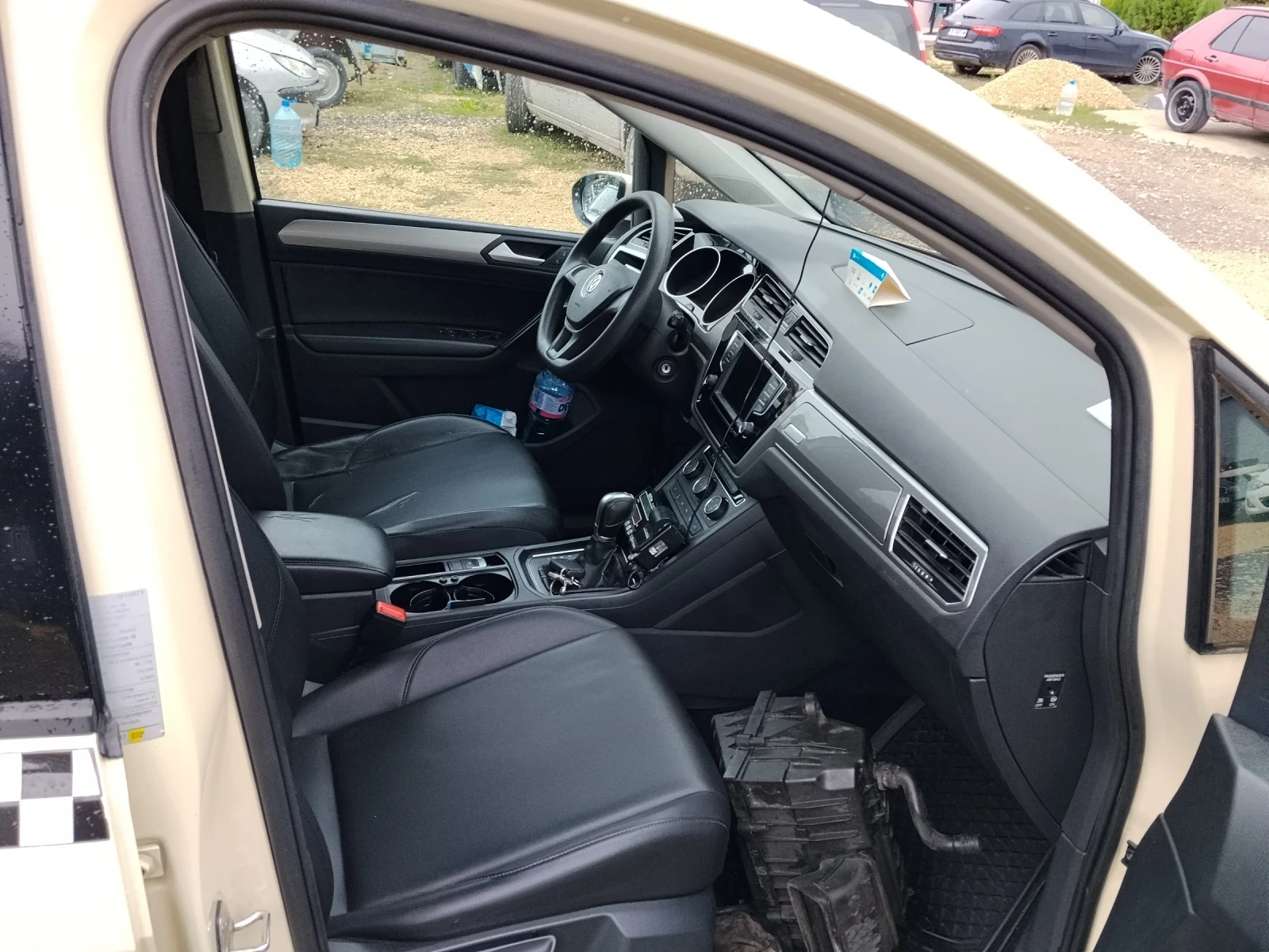 VW Touran, снимка 5 - Автомобили и джипове - 56725759