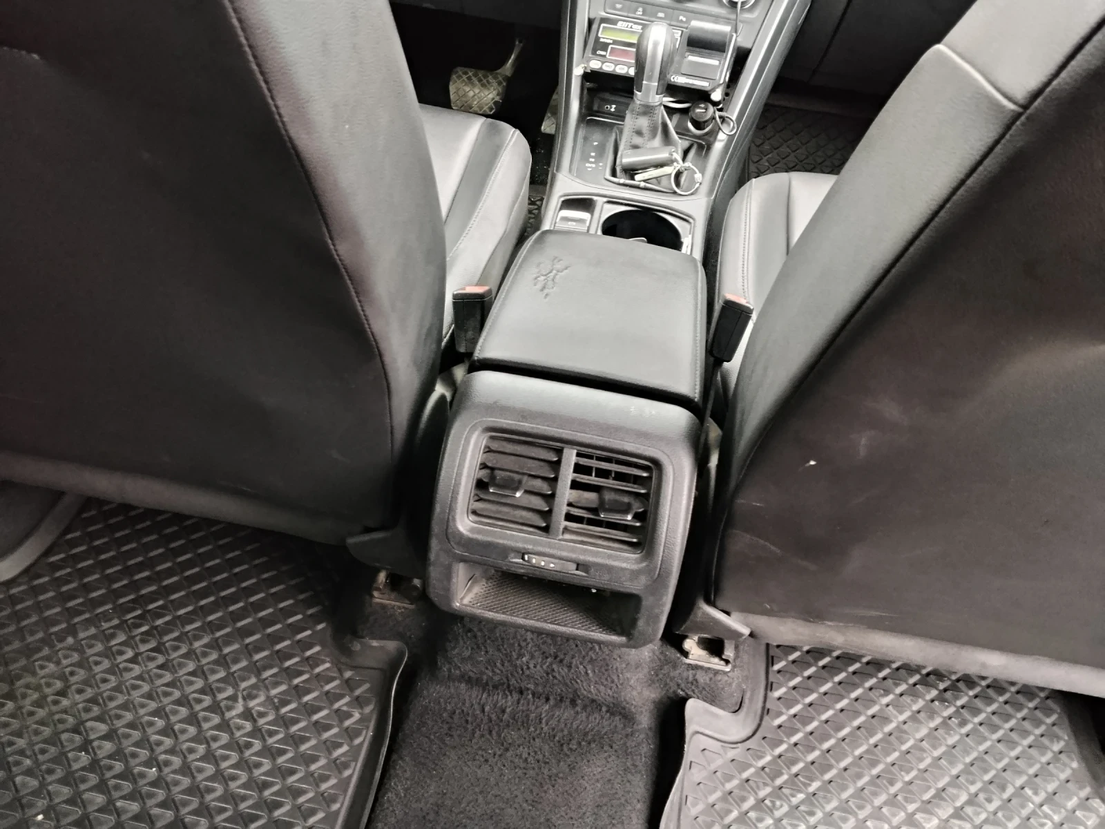 VW Touran, снимка 6 - Автомобили и джипове - 56725759
