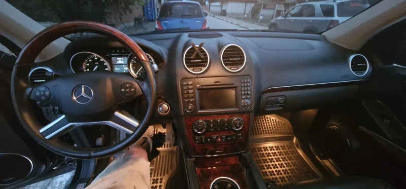 Mercedes-Benz GL 550, снимка 9 - Автомобили и джипове - 52366015