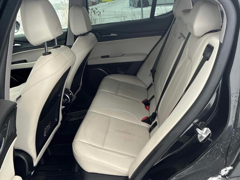 Alfa Romeo Stelvio 2019 AWD * CARFAX * БЕЗ ПЪРВОНАЧАЛНА ВНОСКА, снимка 12 - Автомобили и джипове - 52776213