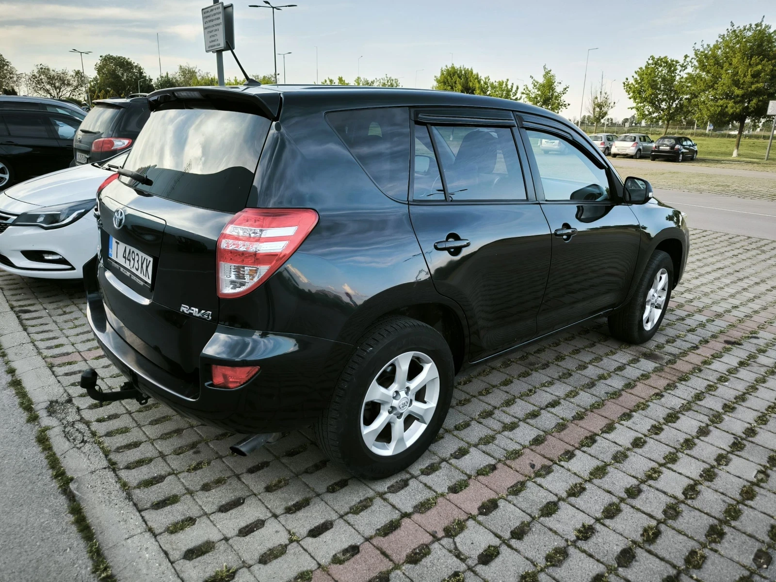 Toyota Rav4 D4D 2200 4x4 150 - изображение 4