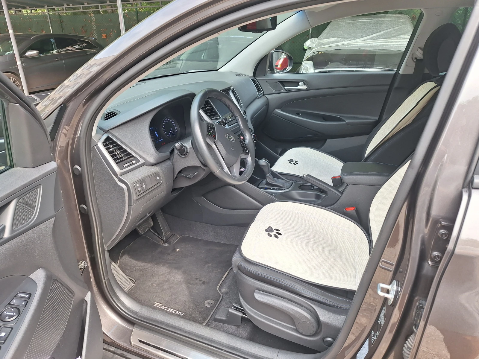 Hyundai Tucson 2.0crdi 4x4, снимка 8 - Автомобили и джипове - 53818683