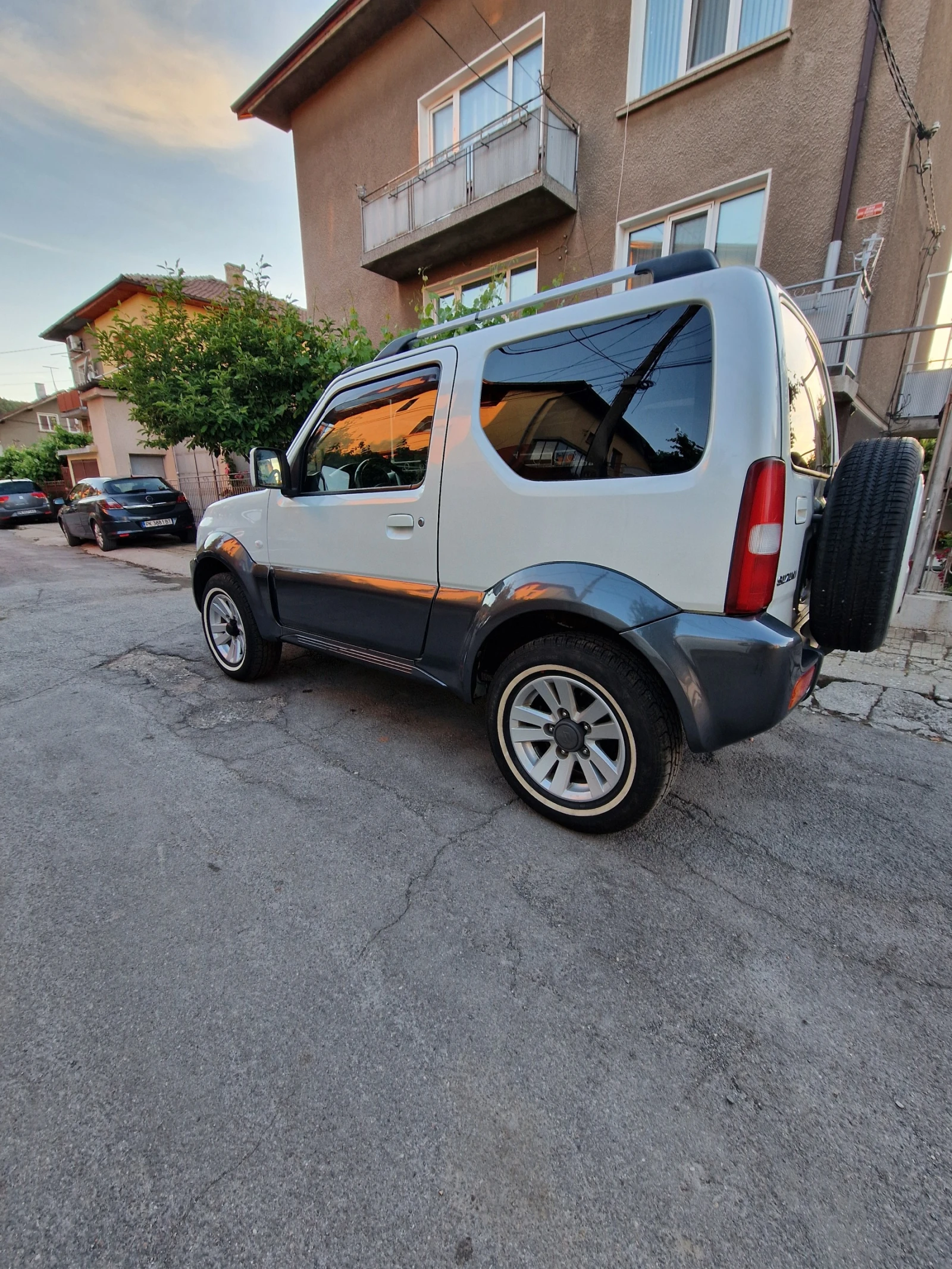 Suzuki Jimny 1.3i, снимка 5 - Автомобили и джипове - 54918723