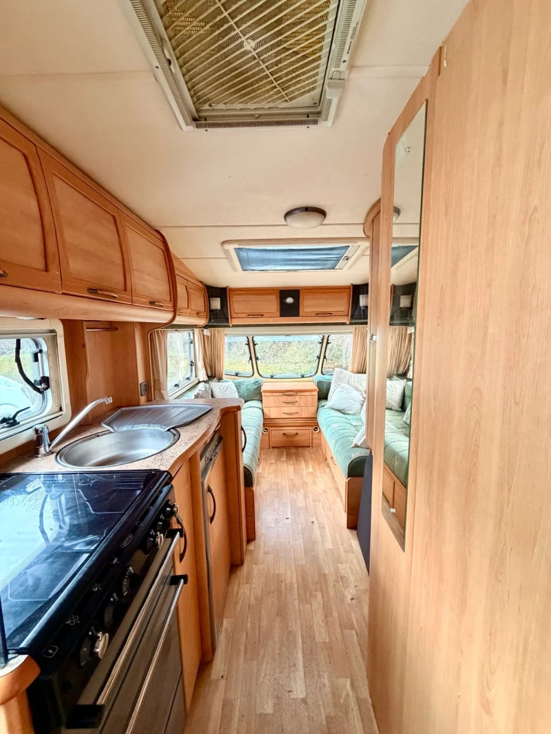 Каравана Award Ace Nightstar, снимка 14 - Каравани и кемпери - 53247497