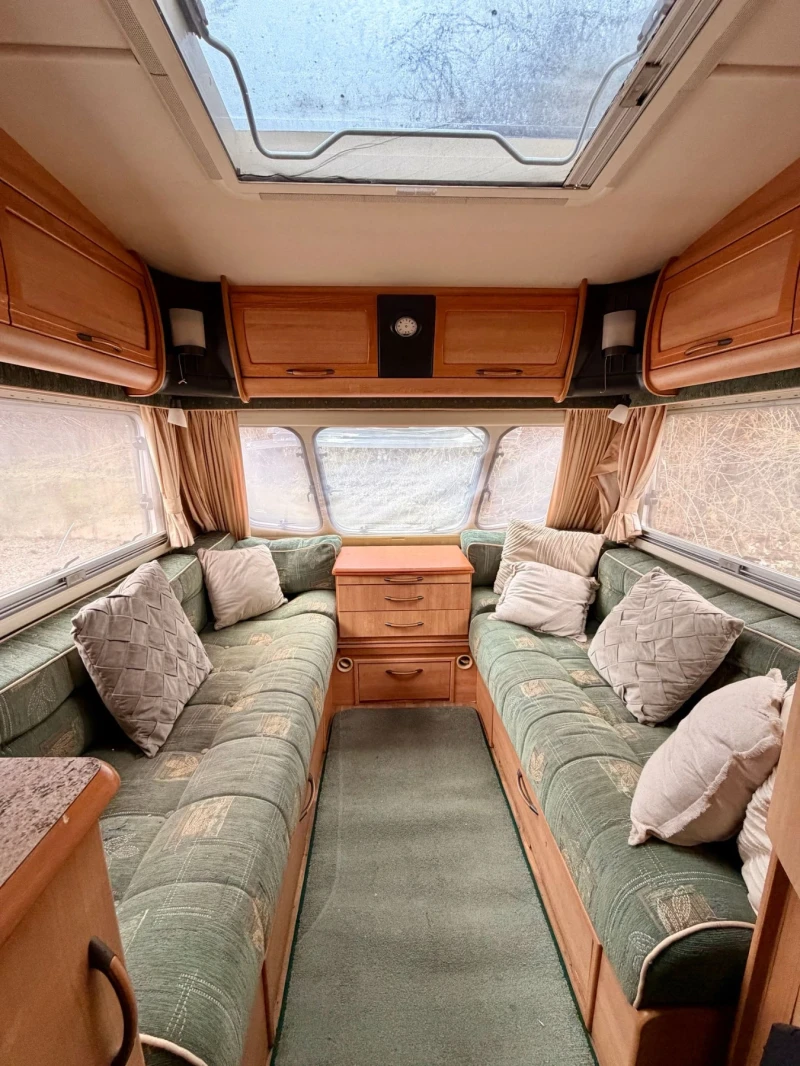 Каравана Award Ace Nightstar, снимка 7 - Каравани и кемпери - 53247497