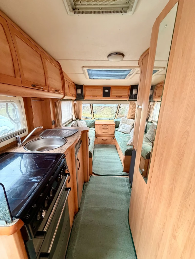 Каравана Award Ace Nightstar, снимка 6 - Каравани и кемпери - 53247497