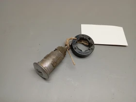 Патрон предна лява врата Рено Туинго 1.2б (червено)