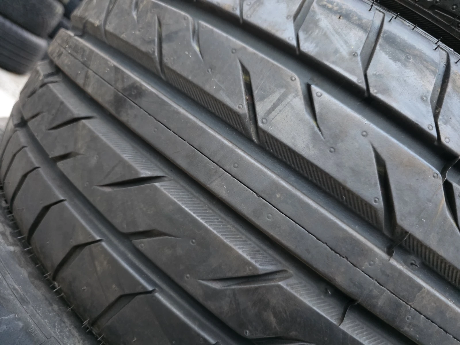Гуми Летни 245/35R20, снимка 4 - Гуми и джанти - 56663185