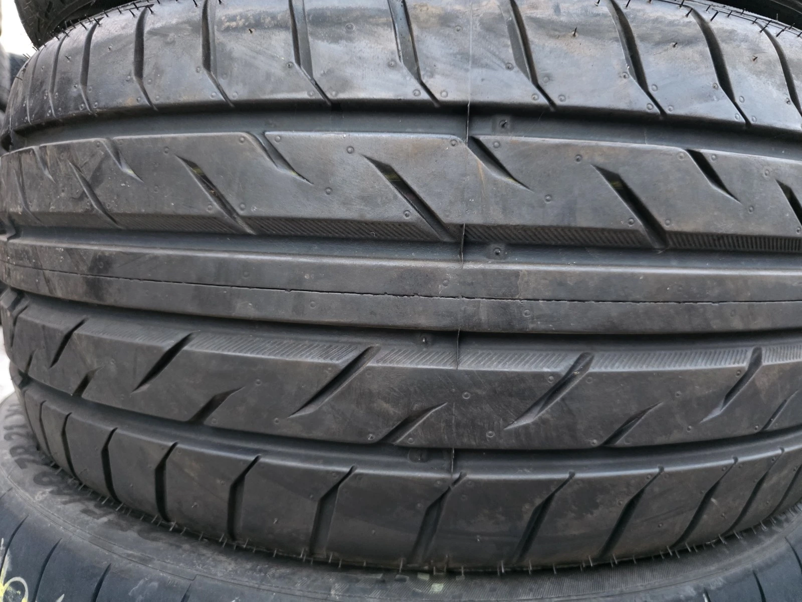 Гуми Летни 245/35R20, снимка 2 - Гуми и джанти - 56663185