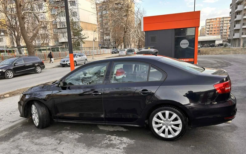 VW Jetta, снимка 2 - Автомобили и джипове - 48921274