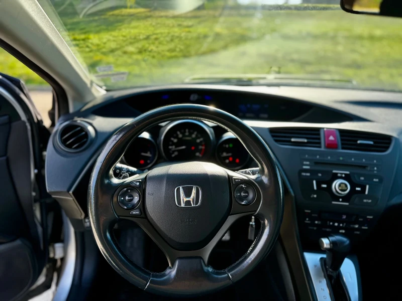 Honda Civic 1.8i-VTec / Автоматик / Швейцария, снимка 10 - Автомобили и джипове - 52410268