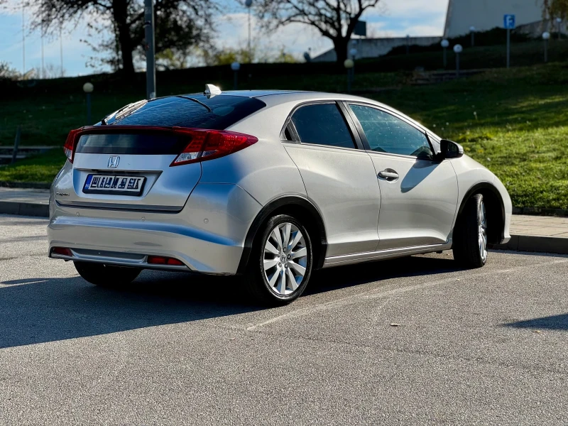 Honda Civic 1.8i-VTec / Автоматик / Швейцария, снимка 8 - Автомобили и джипове - 52410268