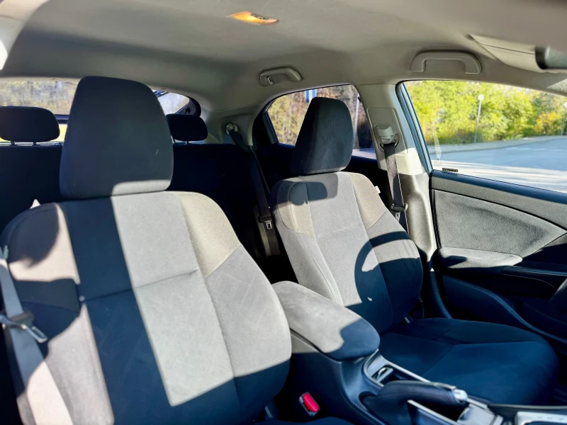 Honda Civic 1.8i-VTec / Автоматик / Швейцария, снимка 13 - Автомобили и джипове - 52410268